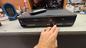 Watch MAGNAVOX DV220MW9 DVD Player VCR Combo See How it Works  on Amazon Live