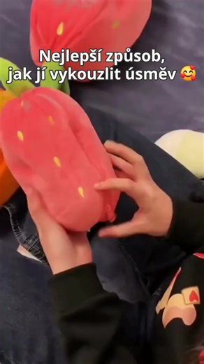 886 reactions · 44 shares |  Měkký, mazlivý a hraje uklidňující hudbu.  Pomáhá dětem klidně spát a cítit se v bezpečí.  Ideální na spaní, cestování a hraní! Klikněte a objednejte nyní | Vigoexpress | Facebook