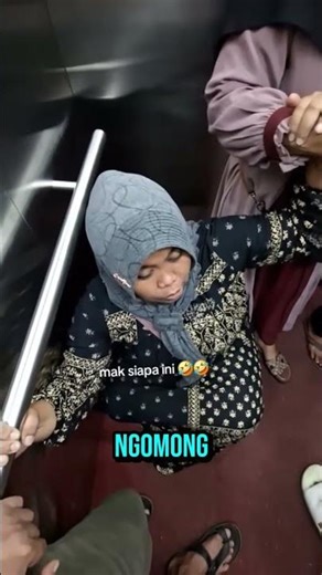 momen lucu emak"lata naik life pertama kali bikin ngakak ‼️‼️#emakemak #lata #life #kocak #shorts