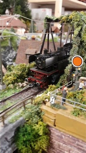 MÄRKLIN BR 66 der DB mit Postzug auf Reisen - 39665 Insider-Lok 66 002