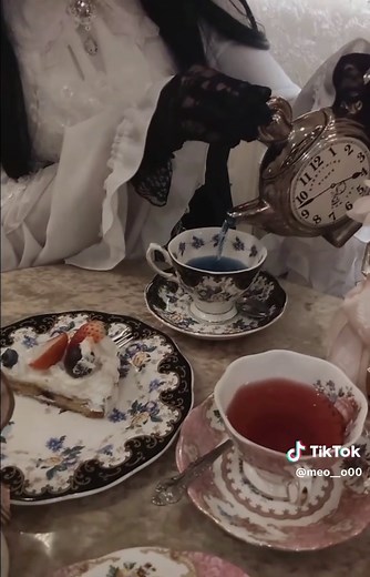 素敵なカフェでのロリータファッション体験