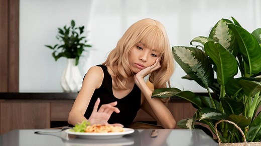 Troubled With Loss Of Appetite? Expert Lists Its Signs, Causes, And Management Tips