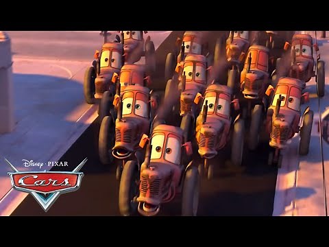 Mate lidera una invasión de tractores en Radiator Springs | Pixar Cars