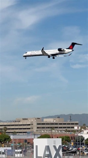 Air Canada Mitsubishi CRJ 900LR Arriving at LAX From Vancouver, BC, Canada! #aircanada #lax