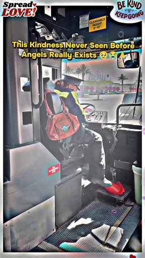 Woman Bus Driver Cries After Kind Passenger Blessed Her 💞🙏 #kindness #humanity #respect #passenger #actsofkindness