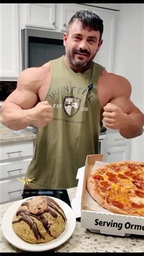 EAT BIG TO GET BIG 💪 R.I.P. JASON LOWE 🙏 #Bodybuilding #BulkingSeason #Offseason #Shorts