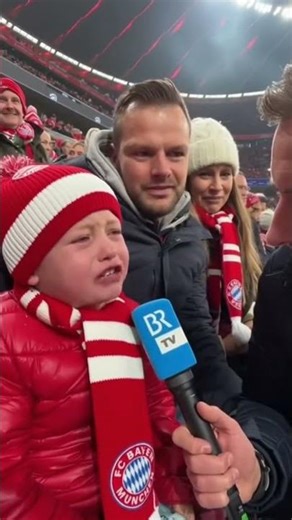 Ist bei ihm alles okay? 😂 #fcbayern #bvb #bayernfan #viral #fussball