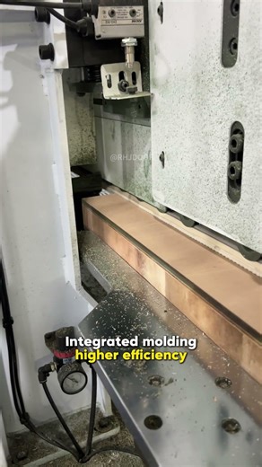 These are soundproof hotel doors for overseas clients. Featuring a T-shaped door design,