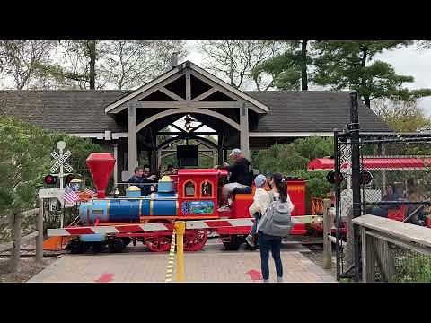 Miniature Railroad Crossing #1 (USA) | Bergen County Zoo, New Jersey