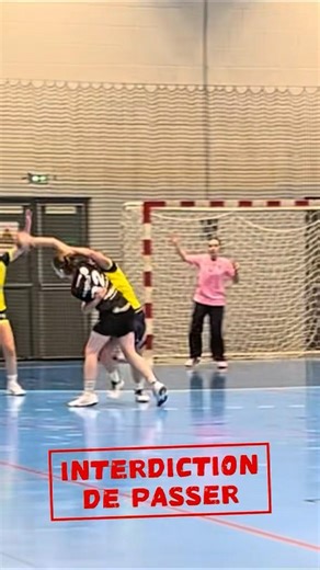 ❌ Interdiction de passer ❌ #defense #handball #choc #interdiction #viral