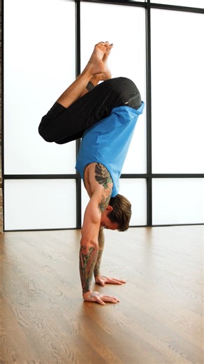 Animal Flow on Instagram: "Ever wonder about hand placement while performing a Lateral Traveling Ape? Watch as AF Creator @mikefitch.af breaks it all down in this Technique Tune-Up. #AnimalFlow #QuadrupedalMovementTraining #WeInviteYouToMove"