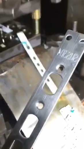 Long Metal Door Clips Making in This Metal Sheet