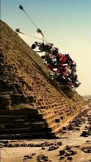 Devastator climbing pyramid ( 2009) transformers revenge of the fallen