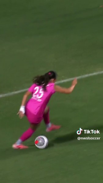 16-year-old Mel Barcenas is so smooth with it 🥶 #NWSL @MelB | @sandiegowavefc