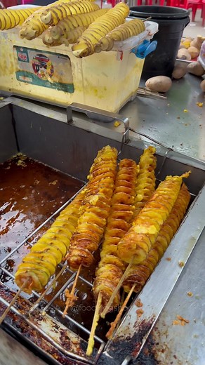 South Korea's Famous Tornado Potato (Spiral Ring Chips) in Chittagong🤤 #reels #viral #streetfood #tranding #foryou #foodie #reelsviral | FoodVlog