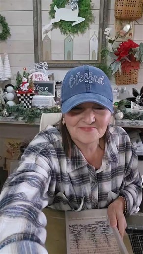 2nd thrift flip. I found this frame and turned it into a Christmas decor piece. Happy crafting yall! Xoxo, Linda🥰 #hobbylobby #circleheartcreations #EssentialStencil | Circle Heart Creations