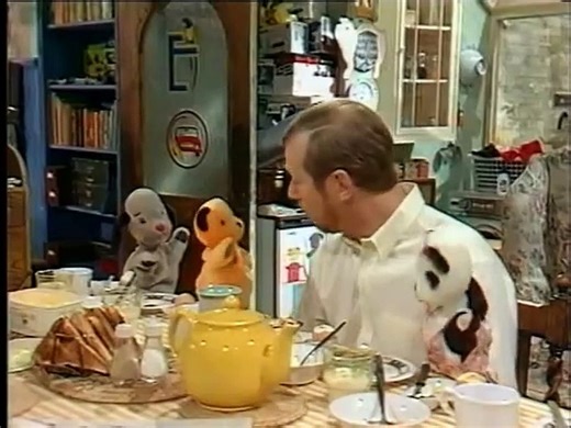 Sooty & Co - Camping Out