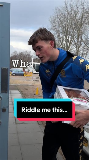 Be honest… did you get it quicker than the lads? 👀 What has a head and a tail, but no body? 🪙 #coye #bedfordtown #nonleague #questionoftheday #wearebedford