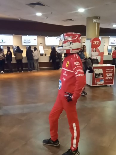 Cosplayer y Fan de F1: Conviértete en Leclerc 🏎️