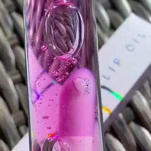 5 comments | Lip hydration , Glossy gal style featuring the @kabcosmetics Juicy Melon Lip Oil! https://bit.ly/2P18L0e | GLOSSYBOX | Facebook