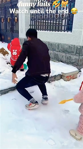 Funny snow fails 😂 the last clip is hilarious! #funny #snow #memes #like #subscribe #shorts #viral