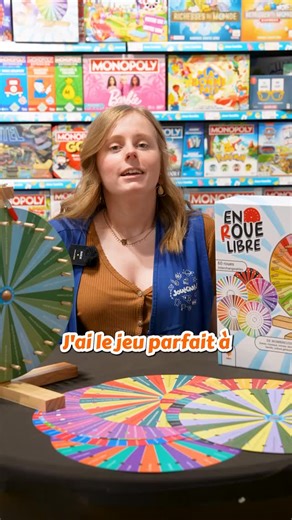 En roue libre 🤸‍♂️ Affrontez-vous quel que soit votre âge autour de plus 60 roues interchangeables avec plus de 1000 Actions & Vérités. 10 mini jeux indépendants autour de nombreuses thématiques : danse & musique, mimes & dessins, jeu du petit BAC, actions & vérités, culture générale, Pop Culture, sport… Comment jouer ? Tournez la roue… et relevez les défis ! Relevez un des 1800 défis actions ou vérités du quotidien ! Explorez des thèmes variés, de la danse à la culture générale, et profitez de