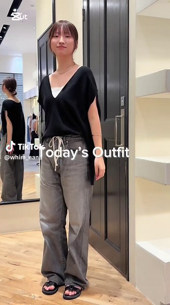 Today’s Outfit🩶 ある日の出勤コーデをご紹介します♪ ついに私もドロストデニムとホールガーメントプルオーバーをリアルバイしました✨ずっと欲しかったアイテムなので、やっとゲット出来てとっても嬉しいです😆 どちらも着回しがしやすく、ずっと使えるのでこれから沢山着たいと思います♪ Tops:Whim Gazette Inner:UNIQLO Pants:Whim Gazette Shoes: CAPRICIEUX LE'MAGE #ウィムガゼット #whimgazette #カジュアルコーデ #20代ファッション #夏服