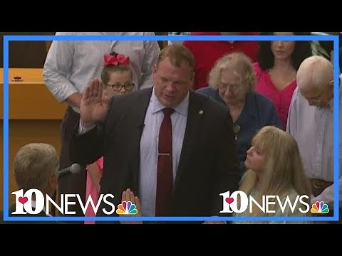 New Knox Co. mayor Glenn Jacobs, aka Kane, sworn in