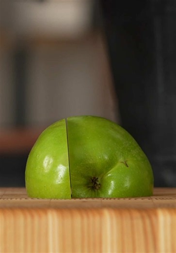 How to test the GEOMETRY of your Knife (not sharpness) with a Granny Smith Apple 🍏 I have been on a weird quest over the last year, trying to figure out the best way to test the geometry of a knife. Granny Smith Apples are by far the best indicator. If you can slice just off center to the core, and that first whole piece comes off without any wedging or divots in the slice, you’re golden. You also don’t want to hear any cracking sounds. Some apples will make a wedging sound no matter what. Cosm