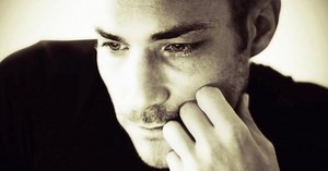 Emlékszel még Sugár Bertalanra? Így él ma a 90-es évek kultikus énekese