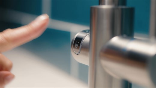 Răcoritoare. Revigorantă. Carbogazoasă. Așa este GROHE Blue Home — apă direct de la bateria din bucătărie, cu un gust desăvârșit. Singura băutură de care ai nevoie. | GROHE
