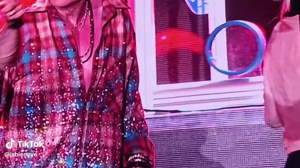 Guns N' Roses: Legendary Rock Band Hits