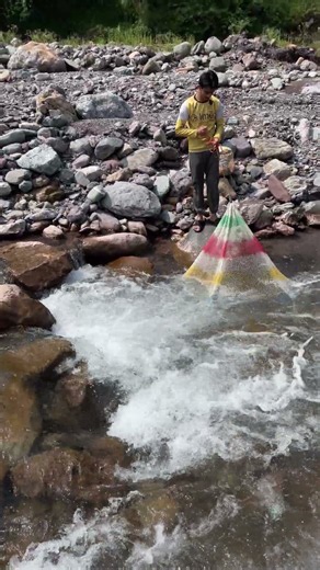 영산강 대나무 숲 아래 소용돌이에 그물 뭉치 던지면 다 터질까 🐠