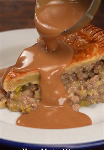 Pork, Cheddar & Leek Pie with a Honey Mustard Gravy You can find this recipe, along with all my others, with full step-by-step methods and ingredients over on my website. Start your FREE trial today – Link in bio #pie #pork #food #britishfood #food