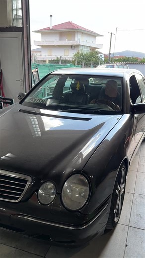 Exploring the Mercedes-Benz W210 Series with OM612 Engine