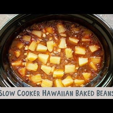 🍍🔥 Slow Cooker Hawaiian Baked Beans 🫘✨ Sweet, Tangy, and Tropical Flavor! 🌿🎉