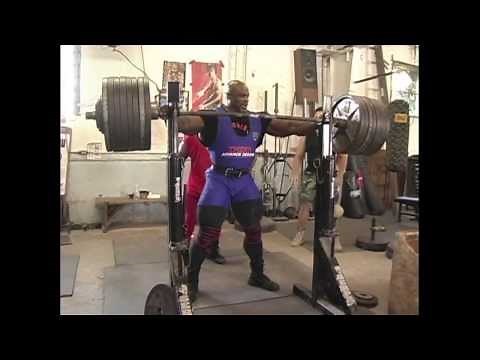 Ronnie Coleman 800 lb squat - Brutal
