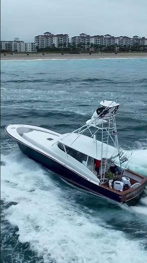 60’ Walkaround Bayliss Ultimate Live Bait #sportfish #yacht #customboats