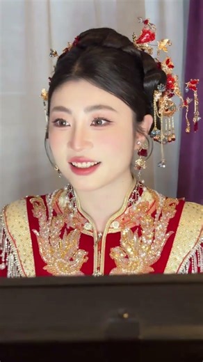 Charming Chengdu Bride's Wedding Day Transformation: Makeup & Heels Unveiled