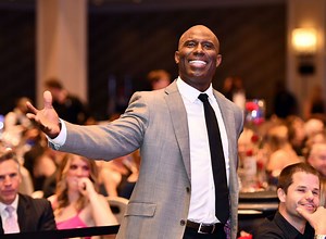 What happened to Terrell Davis? Broncos icon recalls "traumatizing" incident after getting hauled off plane in handcuffs