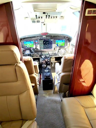 Private VIP charter airplane - KingAir 200 Cabin and Cockpit