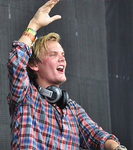 ❤️❤️ Avicii playing 'My Feelings For You' at Nocturnal Wonderland in 2011.❤️❤️ #avicii #tim #timbergling #aviciiforever Credit : Instagram //goldenerarecs | Tim Bergling Fans