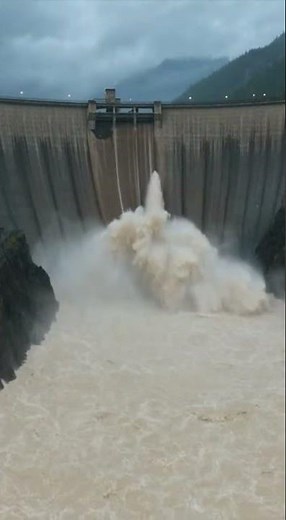Massive Dam Overflow Leads to Structural Break
