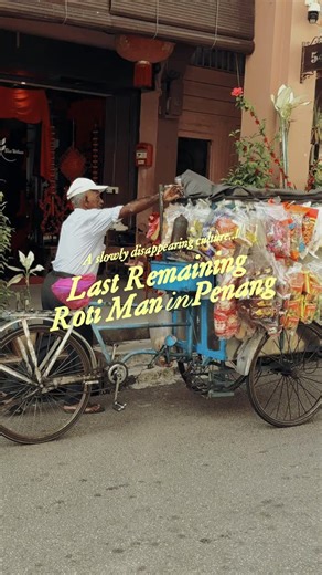 If you grew up in Penang, you probably remember this guy pushing his bike or riding a small motorbike with a box full of bread! 🍞 🥪 This person is commonly called a “Roti Man”, a bread seller who goes through neighbourhoods selling roti benggali and snacks, often with various spreads like kaya or chocolate jam. ￼ The roti benggali tradition in Penang dates back to 1928, when an Indian Muslim from Madras (now Chennai, India) started a bakery in George Town. The bread was originally called roti 