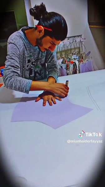 A racing suit's design should be focused on safety and performance. Here are some key aspects: * Durable Material: Leather is the most common material for racing suits because it's abrasion-resistant and provides good protection. * Seams and Stitching: Seams should be strong and reinforced to withstand the stress of racing. * Protection: The suit should have padding in key areas like shoulders, elbows, knees, and hips to protect against impact. * Flexibility: The suit should be flexible enough t