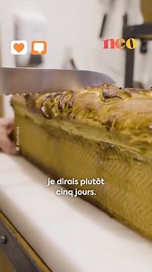 Quand le traiteur L'Atelier-boutique Cyril Nitard réalise un incroyable pâté-croûte composé de homard, de ris de veau et d'ail noir. 🧑‍🍳 | Neo