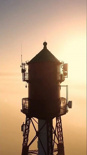 Über den Wolken in Ostfriesland: Leuchtturm Campen