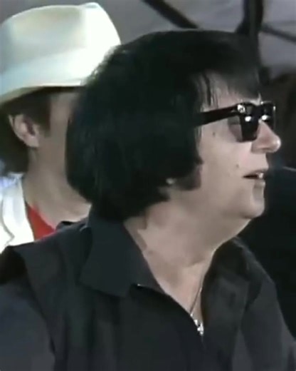 3.5K views · 235 reactions |  Roy Orbison ~ Oh, Pretty Woman (Live at Farm Aid 1985)   論 | Suhendy Gandez | Facebook