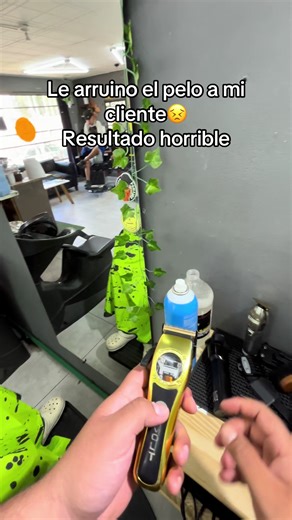 Corte taper fade y mechas blancas