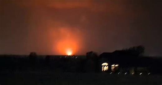 🚨Large fire ongoing in Springtown, TX after a tornadic storm moved through the area. #txwx 🎥: Scott Bennett